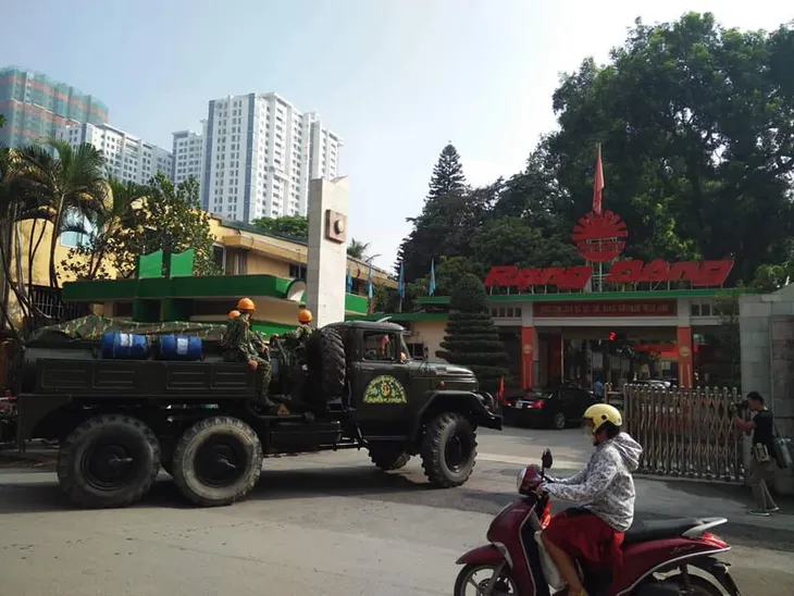 Hôm nay, triển khai các biện pháp tẩy độc tại nhà máy Rạng Đông - Ảnh 2. Hôm nay, triển khai các biện pháp tẩy độc tại nhà máy Rạng Đông - Ảnh 2.