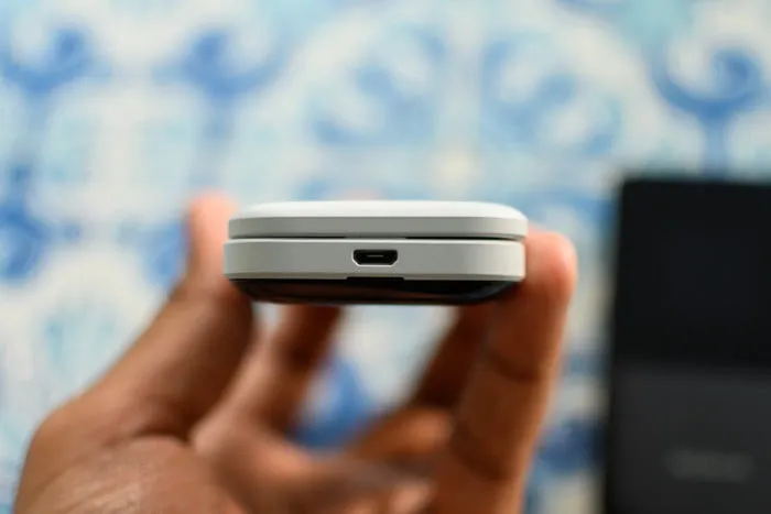 Nokia 2720 Flip nắp gặp, hỗ trợ 4G lên kệ tại Việt Nam với giá 1,99 triệu đồng - Ảnh 4. Nokia 2720 Flip nắp gặp, hỗ trợ 4G lên kệ tại Việt Nam với giá 1,99 triệu đồng - Ảnh 4.