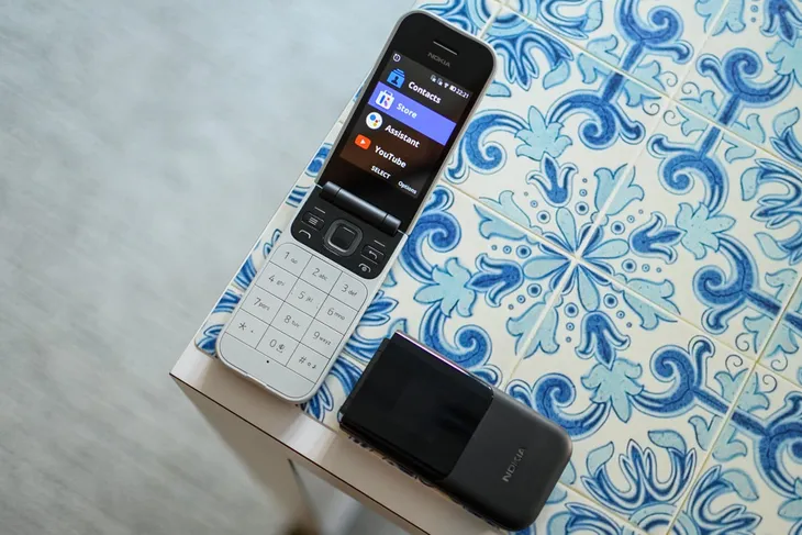 Nokia 2720 Flip nắp gặp, hỗ trợ 4G lên kệ tại Việt Nam với giá 1,99 triệu đồng - Ảnh 1. Nokia 2720 Flip nắp gặp, hỗ trợ 4G lên kệ tại Việt Nam với giá 1,99 triệu đồng - Ảnh 1.