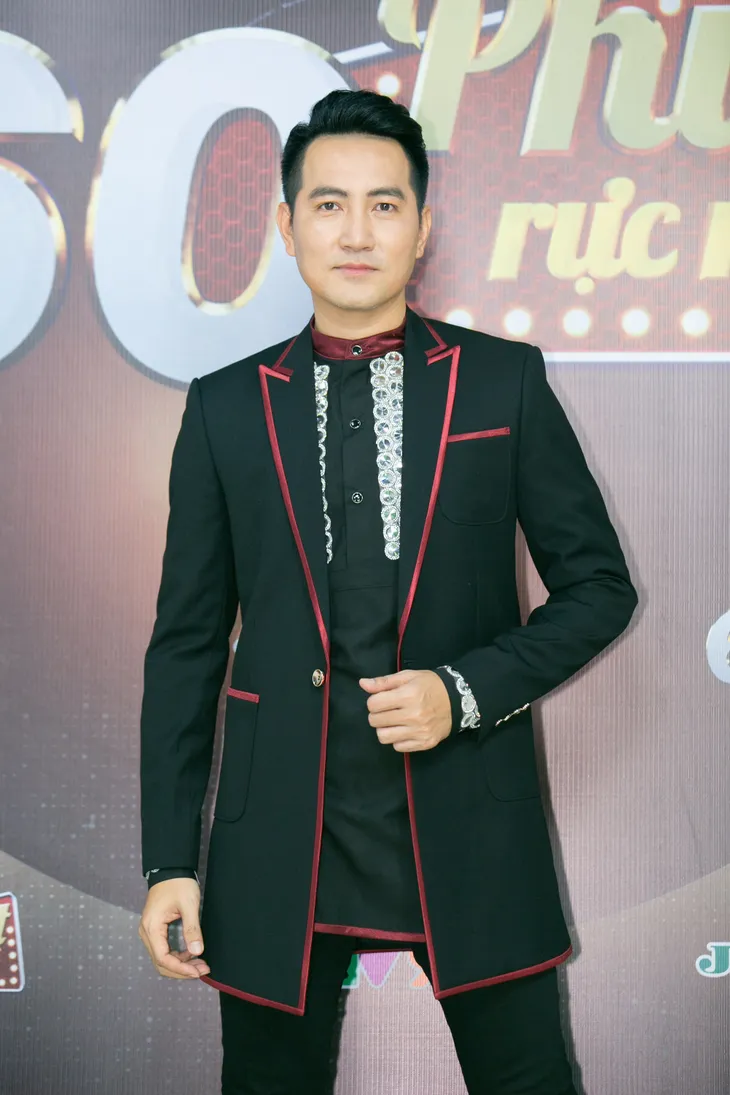 Nguyễn Phi Hùng lần đầu tiên xác nhận vấn đề giới tính trong 60 Phút rực rỡ - Ảnh 1. Nguyễn Phi Hùng lần đầu tiên xác nhận vấn đề giới tính trong 60 Phút rực rỡ - Ảnh 1.