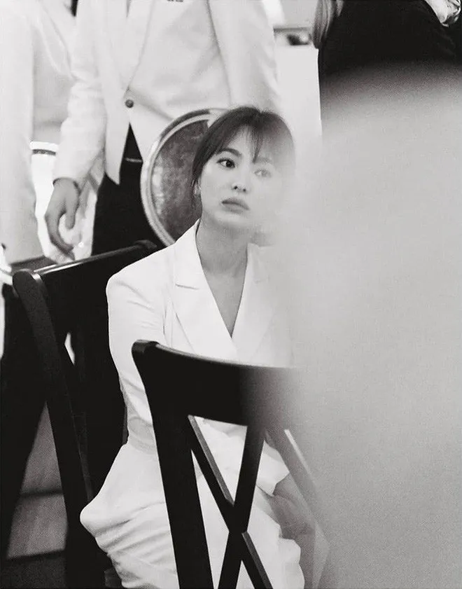 Song Hye Kyo: Đừng lo, tôi ổn! - Ảnh 4. Song Hye Kyo: Đừng lo, tôi ổn! - Ảnh 4.