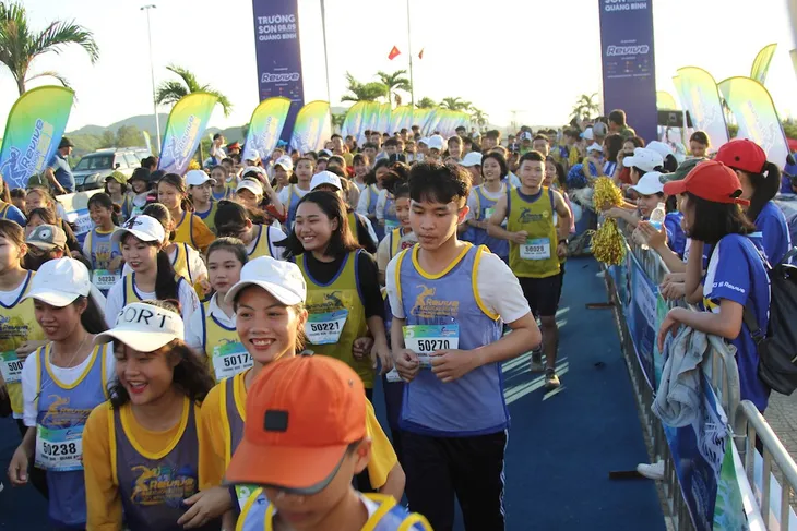 Hữu Vi - Cao Thái Hà vượt qua chính mình về đích chặng đầu tại Revive Marathon xuyên Việt - Ảnh 1. Hữu Vi - Cao Thái Hà vượt qua chính mình về đích chặng đầu tại Revive Marathon xuyên Việt - Ảnh 1.