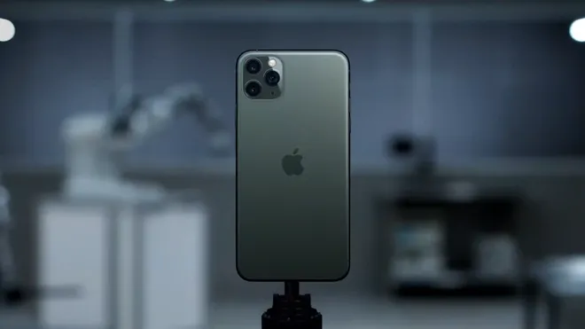 iPhone 11 Pro Max vô địch về cân nặng - Ảnh 1. iPhone 11 Pro Max vô địch về cân nặng - Ảnh 1.