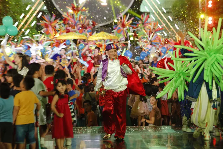 Hàng ngàn khán giả thổi bùng không khí tại Đêm thu cổ tích - Ảnh 12. Hàng ngàn khán giả thổi bùng không khí tại Đêm thu cổ tích - Ảnh 12.