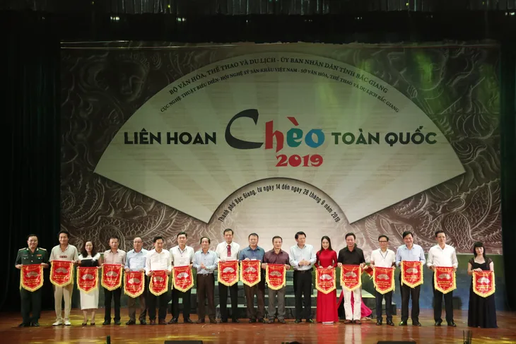 Khai mạc Liên hoan Chèo toàn quốc 2019: Đêm tôn vinh nghệ thuật truyền thống - Ảnh 2. Khai mạc Liên hoan Chèo toàn quốc 2019: Đêm tôn vinh nghệ thuật truyền thống - Ảnh 2.
