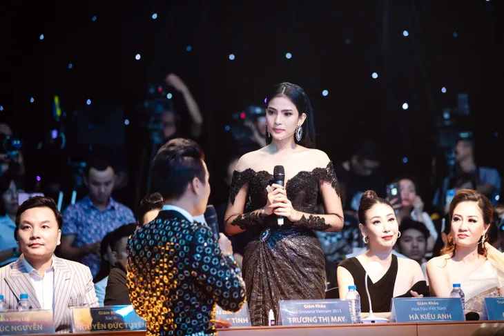 Trương Thị May cùng diện đầm đen đọ dáng với đàn chị Hà Kiều Anh - Ảnh 6. Trương Thị May cùng diện đầm đen đọ dáng với đàn chị Hà Kiều Anh - Ảnh 6.