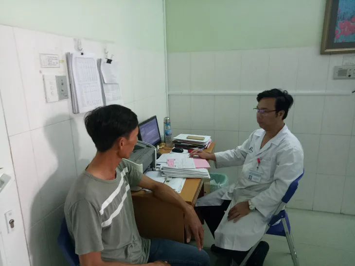 Xổ ra sán xơ mít dài 9m cho người đàn ông - Ảnh 1. Xổ ra sán xơ mít dài 9m cho người đàn ông - Ảnh 1.