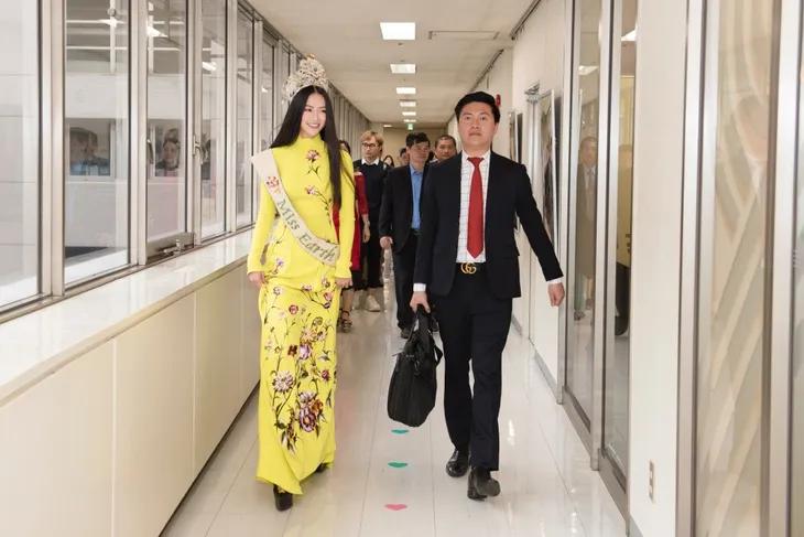 Hoa hậu Phương Khánh diện áo dài nền nã thăm tỉnh Fukuoka trong vai trò đại sứ Nhật ngữ - Ảnh 3. Hoa hậu Phương Khánh diện áo dài nền nã thăm tỉnh Fukuoka trong vai trò đại sứ Nhật ngữ - Ảnh 3.