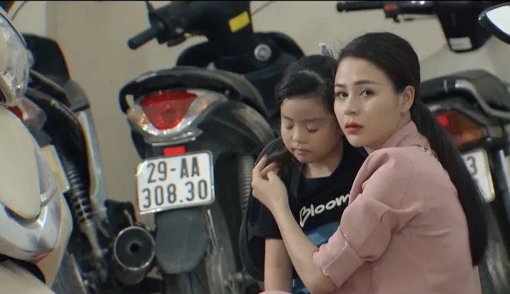 Những nhân viên gương mẫu - Tập 22: Liên (Thu Trang) chua xót, đau đớn khi bị chồng gọi là đồ lăng loàn - Ảnh 4. Những nhân viên gương mẫu - Tập 22: Liên (Thu Trang) chua xót, đau đớn khi bị chồng gọi là đồ lăng loàn - Ảnh 4.