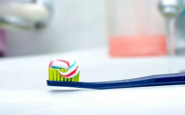 8 cách đánh răng sai lầm ai cũng mắc phải - Ảnh 4. 8 cách đánh răng sai lầm ai cũng mắc phải - Ảnh 4.