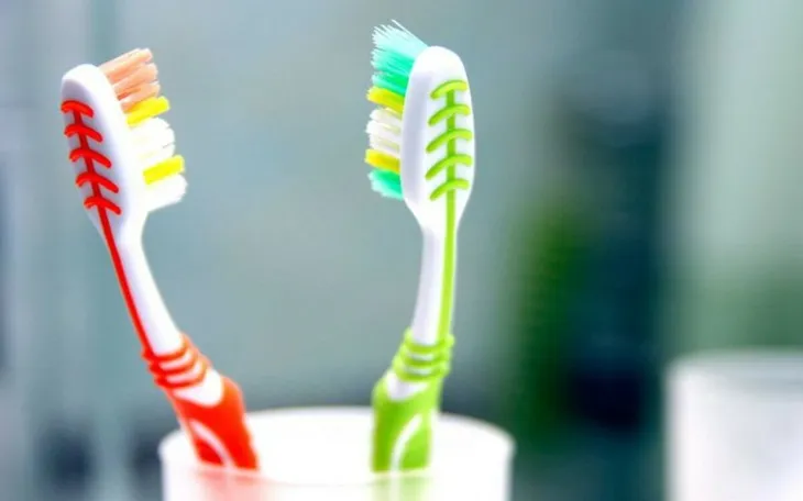 8 cách đánh răng sai lầm ai cũng mắc phải - Ảnh 5. 8 cách đánh răng sai lầm ai cũng mắc phải - Ảnh 5.