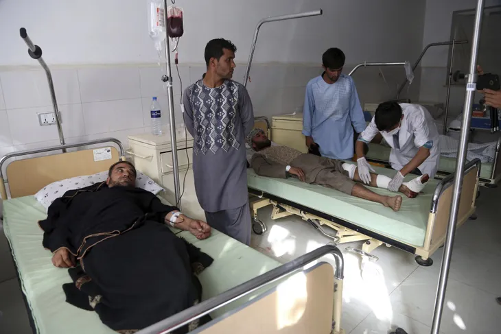 Tổng thống Afghanistan thoát chết trong vụ đánh bom trước bầu cử - Ảnh 6. Tổng thống Afghanistan thoát chết trong vụ đánh bom trước bầu cử - Ảnh 6.