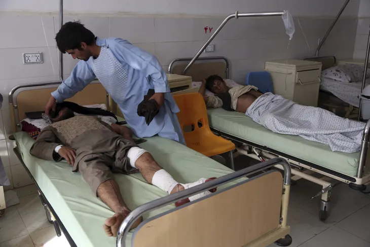 Tổng thống Afghanistan thoát chết trong vụ đánh bom trước bầu cử - Ảnh 7. Tổng thống Afghanistan thoát chết trong vụ đánh bom trước bầu cử - Ảnh 7.