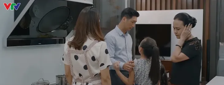 Hoa hồng trên ngực trái - Tập 13: Cam tâm nhắm mắt làm ngơ chuyện chồng ngoại tình, Khuê xin Thái đừng ly hôn - Ảnh 6. Hoa hồng trên ngực trái - Tập 13: Cam tâm nhắm mắt làm ngơ chuyện chồng ngoại tình, Khuê xin Thái đừng ly hôn - Ảnh 6.