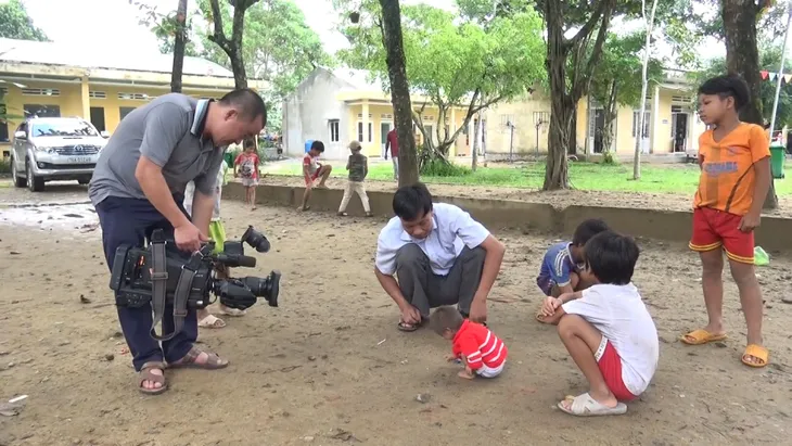 VTV Đặc biệt - KRể: Chuyện cổ tích trong đời thực của cậu bé tí hon KRể - Ảnh 2. VTV Đặc biệt - KRể: Chuyện cổ tích trong đời thực của cậu bé tí hon KRể - Ảnh 2.