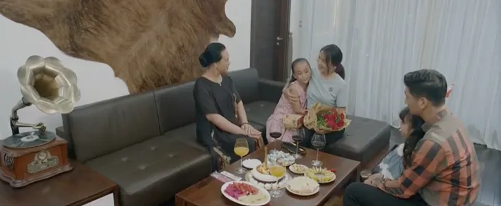 Hoa hồng trên ngực trái - Tập 14: Nằm cạnh Khuê, Thái giật mình thấy bạn gái cũ đã chết hiện về đòi con - Ảnh 2. Hoa hồng trên ngực trái - Tập 14: Nằm cạnh Khuê, Thái giật mình thấy bạn gái cũ đã chết hiện về đòi con - Ảnh 2.