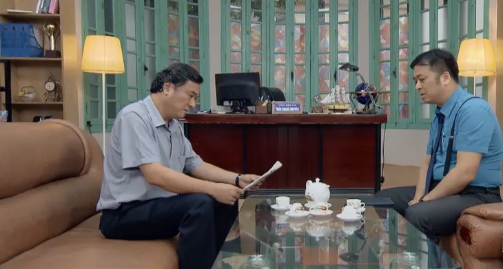 Những nhân viên gương mẫu - Tập 24: Chi (Kim Oanh) bị nghi là kẻ cơ hội, lợi dụng sếp Phong (Tiến Lộc) - Ảnh 2. Những nhân viên gương mẫu - Tập 24: Chi (Kim Oanh) bị nghi là kẻ cơ hội, lợi dụng sếp Phong (Tiến Lộc) - Ảnh 2.