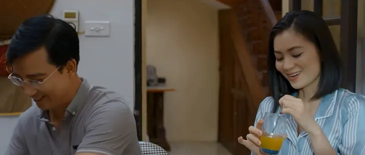 Hoa hồng trên ngực trái - Tập 14: Vui mừng uống hết nước cam mẹ chồng pha, San (Diệu Hương) lại nhận cái kết đắng - Ảnh 1. Hoa hồng trên ngực trái - Tập 14: Vui mừng uống hết nước cam mẹ chồng pha, San (Diệu Hương) lại nhận cái kết đắng - Ảnh 1.