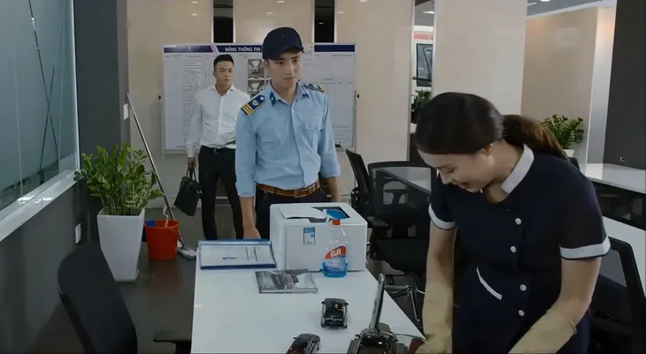 Hoa hồng trên ngực trái - Tập 14: Bảo tuần lộc (Hồng Đăng) lại chạm trán Khuê (Hồng Diễm) - Ảnh 2. Hoa hồng trên ngực trái - Tập 14: Bảo tuần lộc (Hồng Đăng) lại chạm trán Khuê (Hồng Diễm) - Ảnh 2.