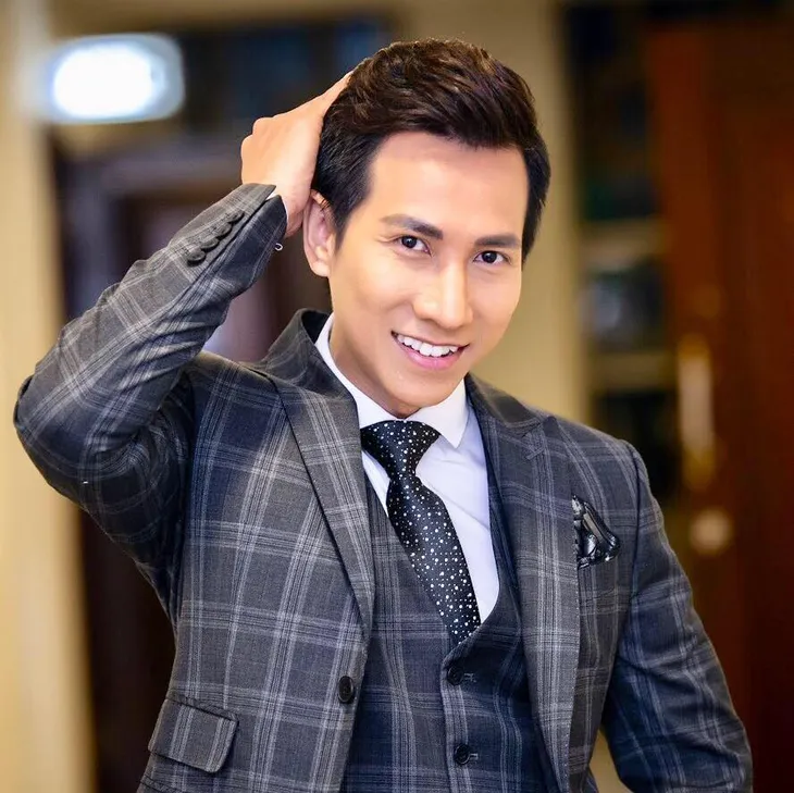 “Nhớ mùa thu Hà Nội” – Đêm nhạc kỷ niệm 65 năm Ngày Giải phóng Thủ đô - Ảnh 4. “Nhớ mùa thu Hà Nội” – Đêm nhạc kỷ niệm 65 năm Ngày Giải phóng Thủ đô - Ảnh 4.