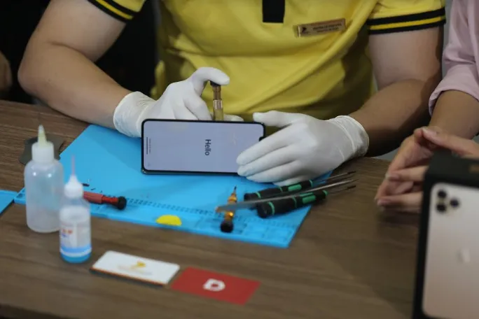 Mổ bụng iPhone 11 Pro Max trước ngày lên kệ - Ảnh 1. Mổ bụng iPhone 11 Pro Max trước ngày lên kệ - Ảnh 1.
