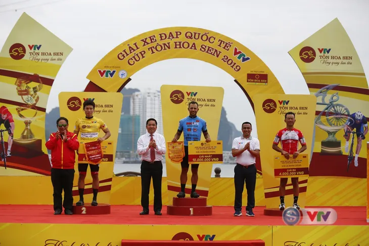 ẢNH: Những khoảnh khắc ấn tượng chặng 2 Giải xe đạp quốc tế VTV Cúp Tôn Hoa Sen 2019 - Ảnh 12. ẢNH: Những khoảnh khắc ấn tượng chặng 2 Giải xe đạp quốc tế VTV Cúp Tôn Hoa Sen 2019 - Ảnh 12.