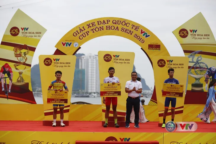 ẢNH: Những khoảnh khắc ấn tượng chặng 2 Giải xe đạp quốc tế VTV Cúp Tôn Hoa Sen 2019 - Ảnh 8. ẢNH: Những khoảnh khắc ấn tượng chặng 2 Giải xe đạp quốc tế VTV Cúp Tôn Hoa Sen 2019 - Ảnh 8.