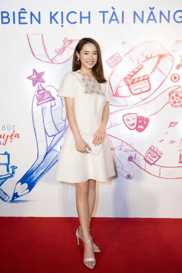 Nhã Phương xuất hiện xinh đẹp chấm thi Nhà biên kịch tài năng - Ảnh 8. Nhã Phương xuất hiện xinh đẹp chấm thi Nhà biên kịch tài năng - Ảnh 8.