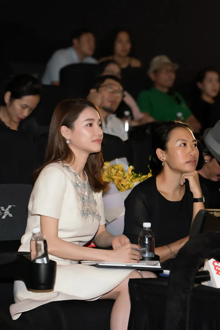 Nhã Phương xuất hiện xinh đẹp chấm thi Nhà biên kịch tài năng - Ảnh 6. Nhã Phương xuất hiện xinh đẹp chấm thi Nhà biên kịch tài năng - Ảnh 6.