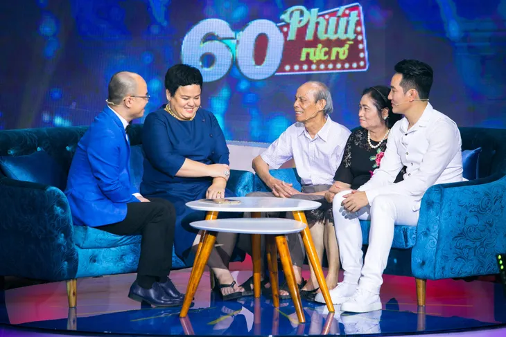 Mẹ Nguyễn Phi Hùng sốt ruột khi nam ca sĩ vẫn ế ở tuổi 42 - Ảnh 1. Mẹ Nguyễn Phi Hùng sốt ruột khi nam ca sĩ vẫn ế ở tuổi 42 - Ảnh 1.
