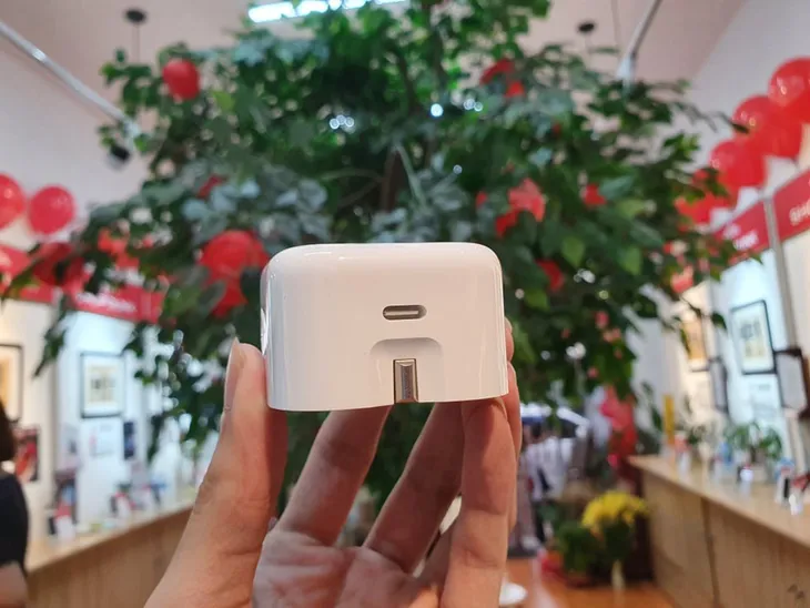 iPhone 11 ùn ùn đổ về Việt Nam - Ảnh 9. iPhone 11 ùn ùn đổ về Việt Nam - Ảnh 9.