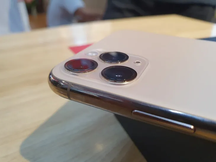 iPhone 11 ùn ùn đổ về Việt Nam - Ảnh 8. iPhone 11 ùn ùn đổ về Việt Nam - Ảnh 8.