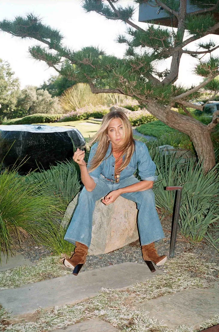 Bất ngờ với hình ảnh mạnh mẽ của Jennifer Aniston - Ảnh 1. Bất ngờ với hình ảnh mạnh mẽ của Jennifer Aniston - Ảnh 1.