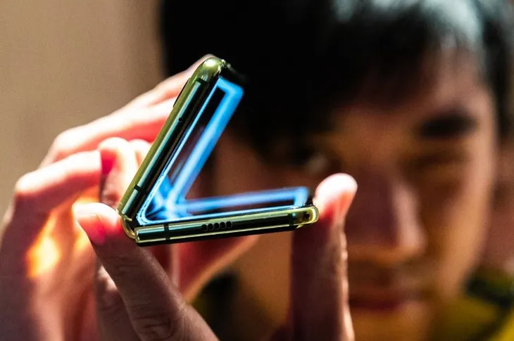 Galaxy Fold sẽ được bán ra tại Mỹ vào cuối tháng 9 - Ảnh 1. Galaxy Fold sẽ được bán ra tại Mỹ vào cuối tháng 9 - Ảnh 1.