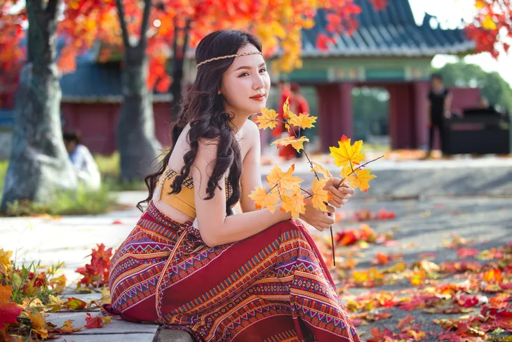 Ngắm hàng cây phong lá đỏ lãng mạn như trong phim Hàn tại Hà Nội - Ảnh 10. Ngắm hàng cây phong lá đỏ lãng mạn như trong phim Hàn tại Hà Nội - Ảnh 10.