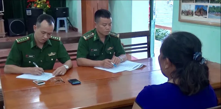 Lạng Sơn: Bắt quả tang mẹ đẻ bán con qua biên giới - Ảnh 3. Lạng Sơn: Bắt quả tang mẹ đẻ bán con qua biên giới - Ảnh 3.
