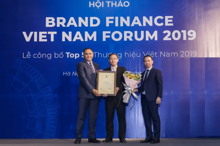 Viettel liên tiếp 2 năm liền dẫn đầu top 10 thương hiệu giá trị nhất Việt Nam - Ảnh 2. Viettel liên tiếp 2 năm liền dẫn đầu top 10 thương hiệu giá trị nhất Việt Nam - Ảnh 2.