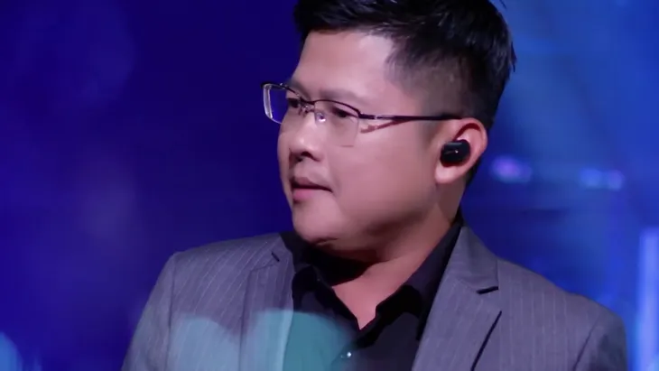 Shark Dzung say sưa khoe giọng hát ở Shark Tank Việt Nam - Ảnh 4. Shark Dzung say sưa khoe giọng hát ở Shark Tank Việt Nam - Ảnh 4.