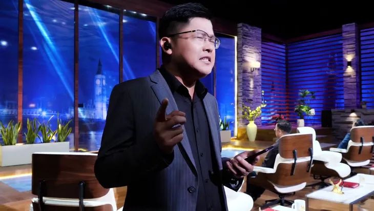 Shark Dzung say sưa khoe giọng hát ở Shark Tank Việt Nam - Ảnh 3. Shark Dzung say sưa khoe giọng hát ở Shark Tank Việt Nam - Ảnh 3.