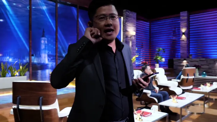 Shark Dzung say sưa khoe giọng hát ở Shark Tank Việt Nam - Ảnh 2. Shark Dzung say sưa khoe giọng hát ở Shark Tank Việt Nam - Ảnh 2.