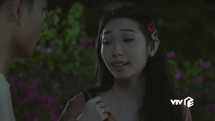 Bán chồng - Tập 20: Nương đau lòng trước cảnh Vui làm gia đình náo loạn vì Diệu Ngọc - Ảnh 4. Bán chồng - Tập 20: Nương đau lòng trước cảnh Vui làm gia đình náo loạn vì Diệu Ngọc - Ảnh 4.