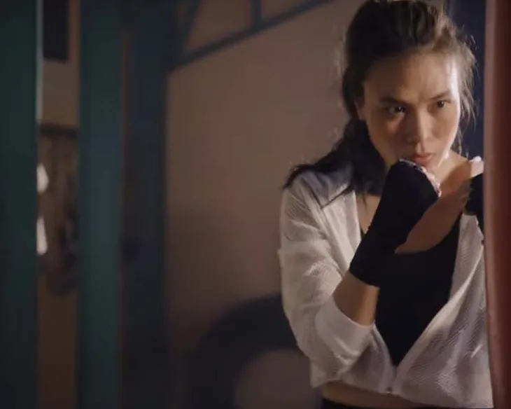 Mỹ Tâm bất ngờ hóa võ sĩ boxing trong MV mới - Ảnh 2. Mỹ Tâm bất ngờ hóa võ sĩ boxing trong MV mới - Ảnh 2.