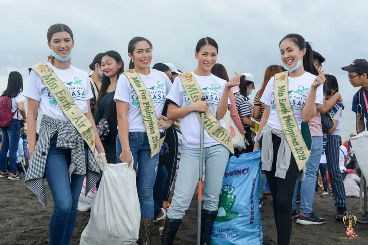 Hoa hậu Trái đất Phương Khánh cùng hàng ngàn người dân Philippines xuống biển dọn rác - Ảnh 5. Hoa hậu Trái đất Phương Khánh cùng hàng ngàn người dân Philippines xuống biển dọn rác - Ảnh 5.