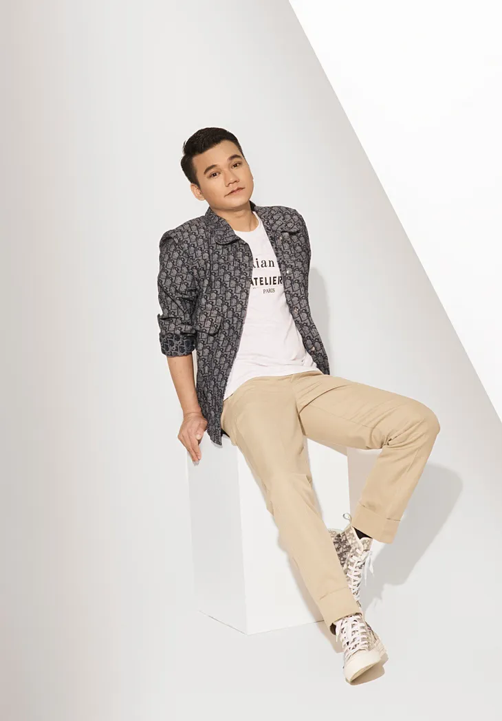 Khắc Việt làm liveshow miễn phí tại Hà Nội kỷ niệm 10 năm ca hát - Ảnh 3. Khắc Việt làm liveshow miễn phí tại Hà Nội kỷ niệm 10 năm ca hát - Ảnh 3.
