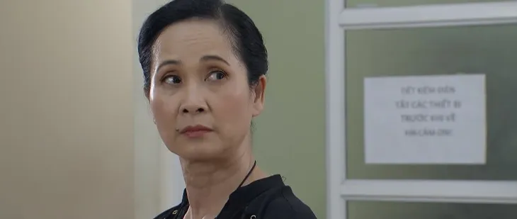 Những nhân viên gương mẫu - Tập 30: Đi làm trở lại, bà Như Ý (NSND Lan Hương) bỗng chốc bị cả cơ quan xa lánh - Ảnh 2. Những nhân viên gương mẫu - Tập 30: Đi làm trở lại, bà Như Ý (NSND Lan Hương) bỗng chốc bị cả cơ quan xa lánh - Ảnh 2.
