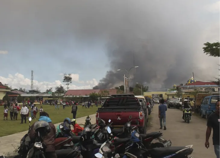 Quân đội Indonesia sơ tán hàng nghìn người dân khỏi tỉnh Papua - Ảnh 1. Quân đội Indonesia sơ tán hàng nghìn người dân khỏi tỉnh Papua - Ảnh 1.