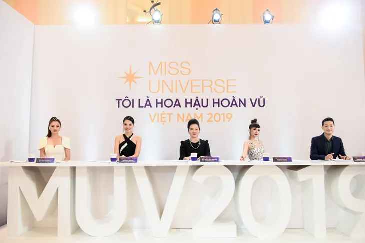 Tôi là Hoa hậu Hoàn vũ Việt Nam - Tập 1: Xuất hiện như celeb, thí sinh nào bị giám khảo nhắc nhở - Ảnh 7. Tôi là Hoa hậu Hoàn vũ Việt Nam - Tập 1: Xuất hiện như celeb, thí sinh nào bị giám khảo nhắc nhở - Ảnh 7.