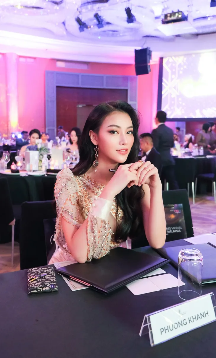 Hoa hậu Trái đất Phương Khánh đẹp hết nấc đọ sắc cùng Hoa hậu Hàn Quốc - Ảnh 1. Hoa hậu Trái đất Phương Khánh đẹp hết nấc đọ sắc cùng Hoa hậu Hàn Quốc - Ảnh 1.