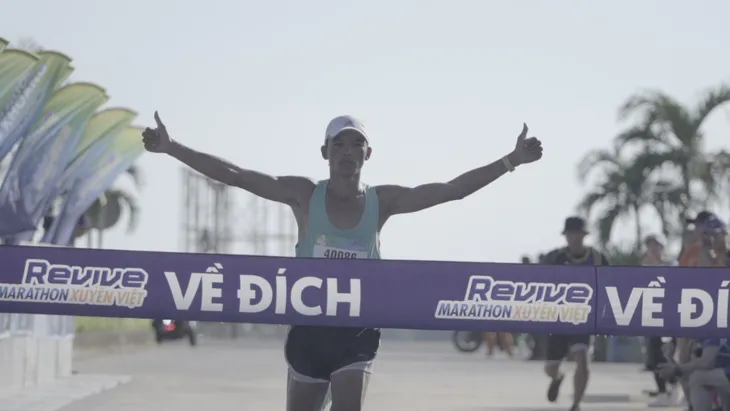 Revive Marathon xuyên Việt - Tập 3: Diễn viên Hữu Vi bứt phá về đích ở cự li 21km - Ảnh 8. Revive Marathon xuyên Việt - Tập 3: Diễn viên Hữu Vi bứt phá về đích ở cự li 21km - Ảnh 8.