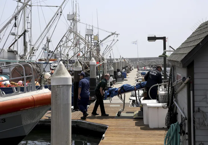 Cháy tàu kinh hoàng ở ngoài khơi California, Mỹ, hơn 30 người thiệt mạng - Ảnh 6. Cháy tàu kinh hoàng ở ngoài khơi California, Mỹ, hơn 30 người thiệt mạng - Ảnh 6.